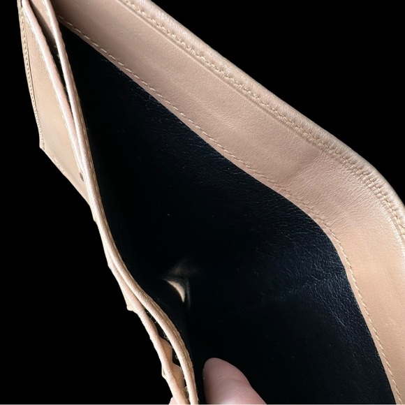 GUCCI leather wallet, beige with silver hardware. GUC with COA - Picture 6 of 13